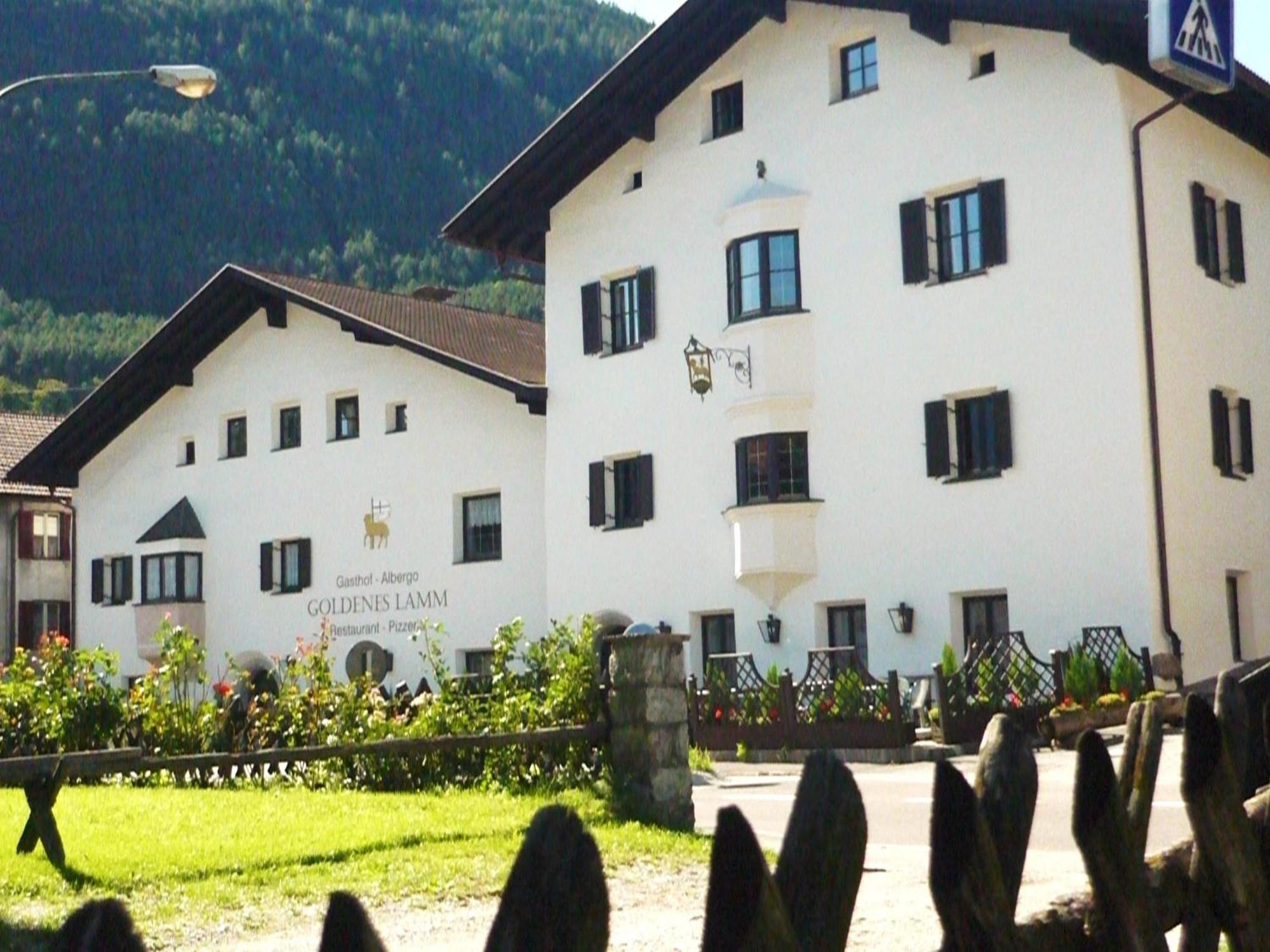 Gasthof Goldenes Lamm Vahrn Exterior photo