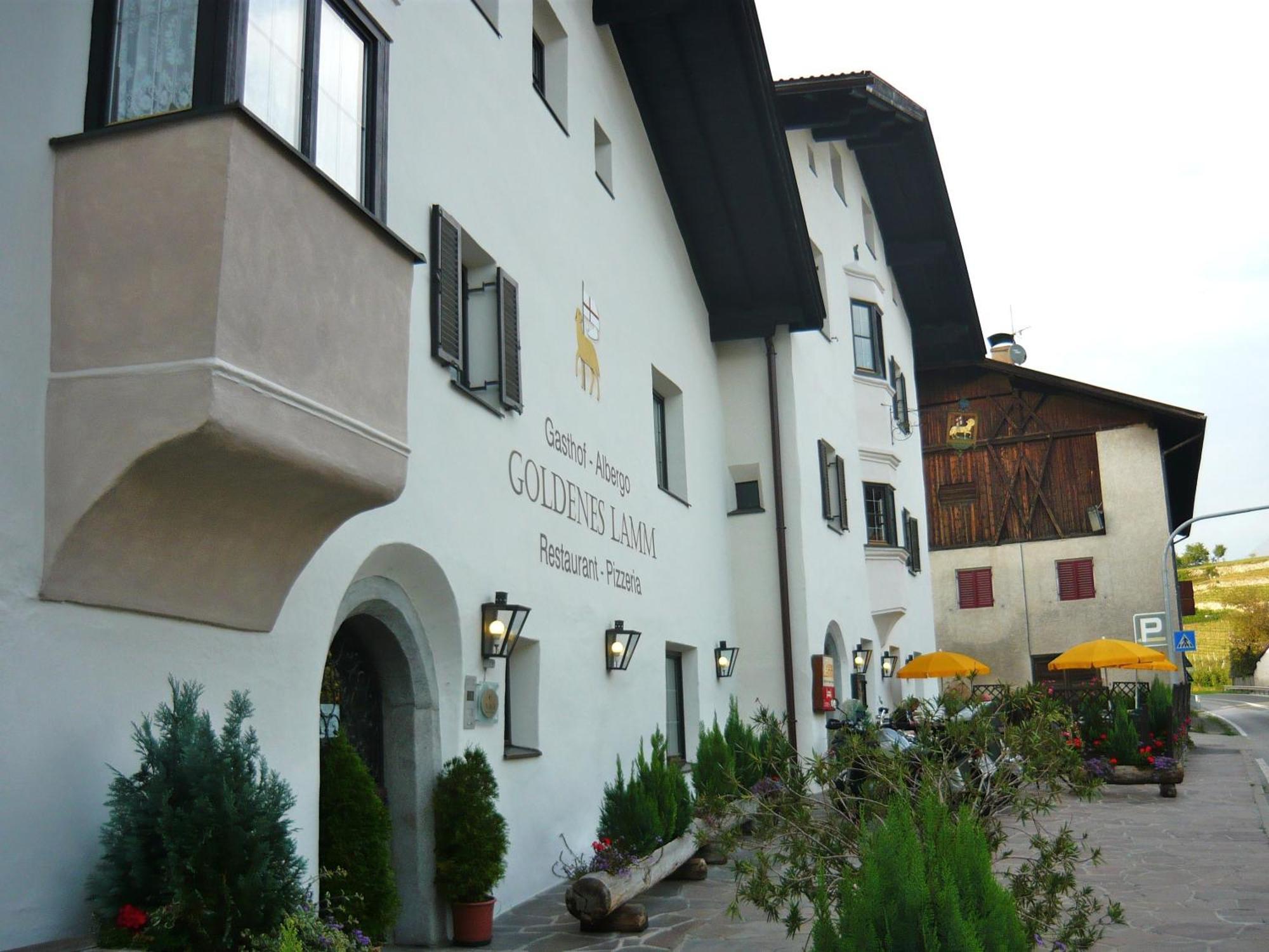 Gasthof Goldenes Lamm Vahrn Exterior photo