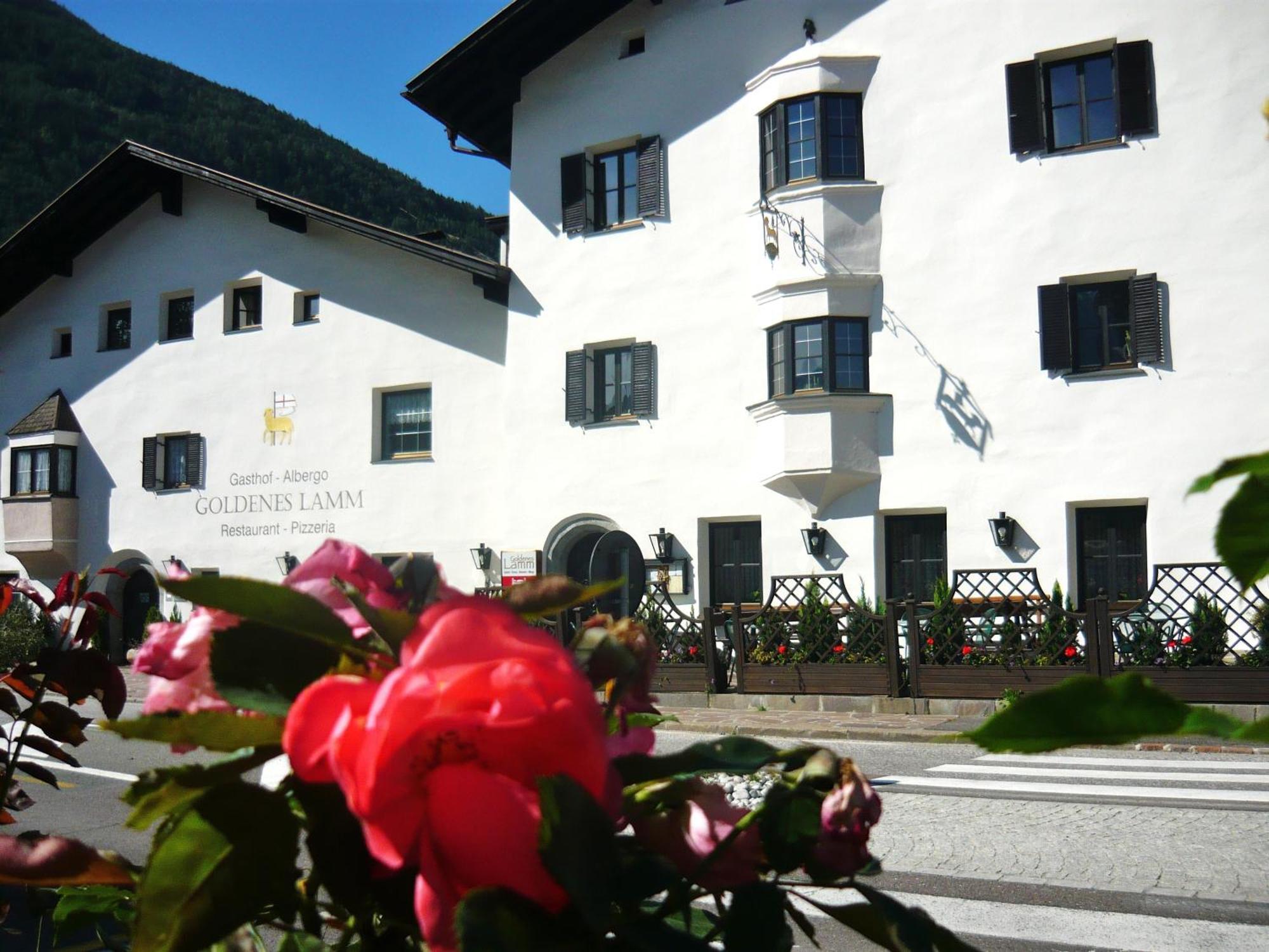 Gasthof Goldenes Lamm Vahrn Exterior photo
