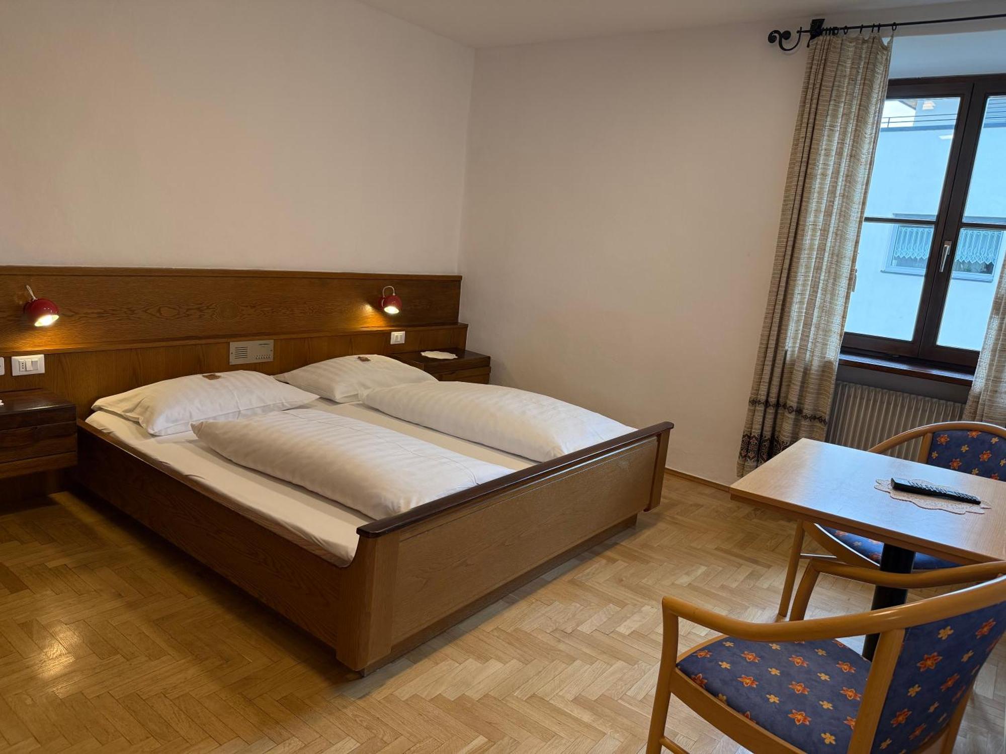 Gasthof Goldenes Lamm Vahrn Room photo