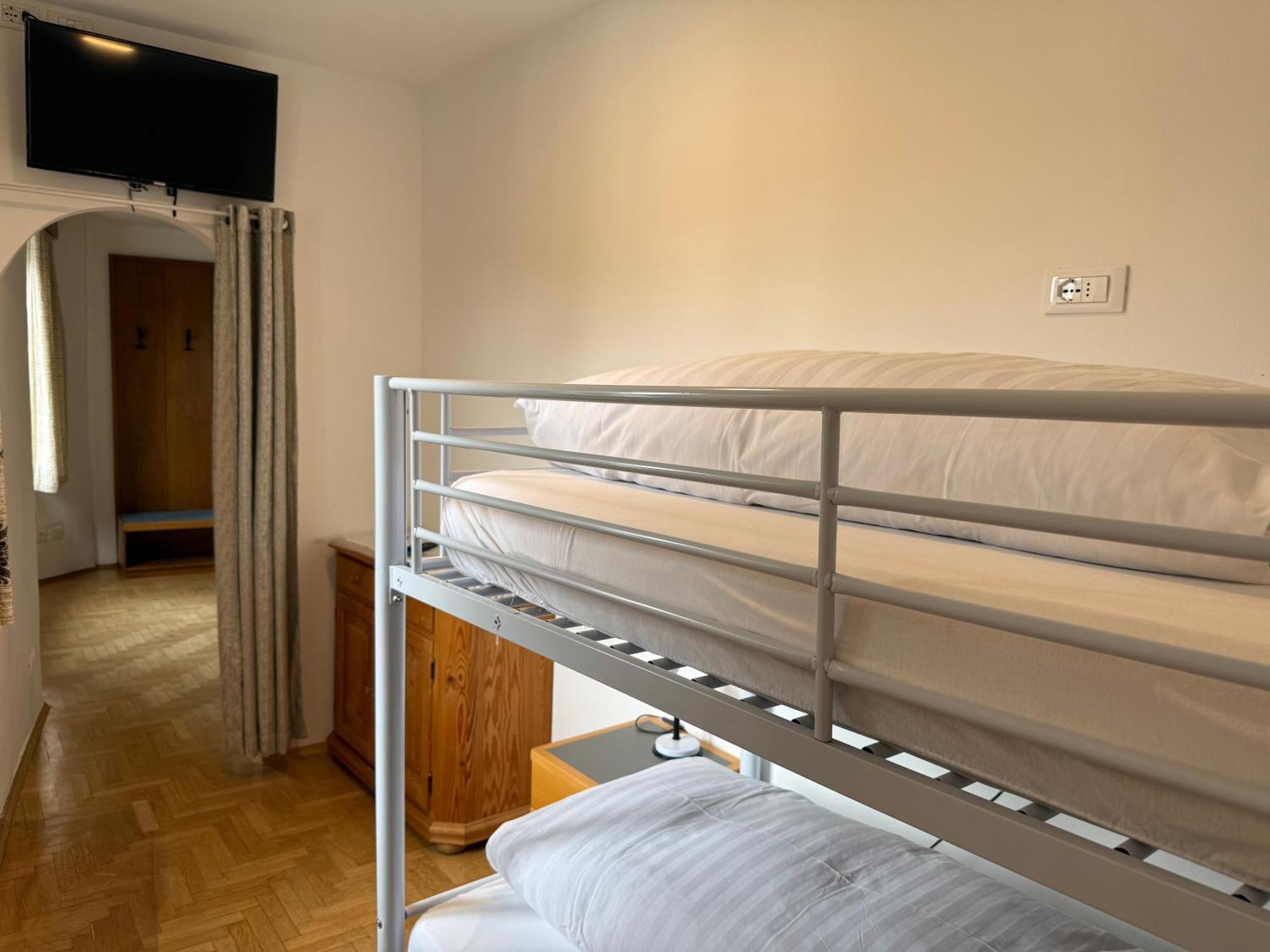 Gasthof Goldenes Lamm Vahrn Room photo