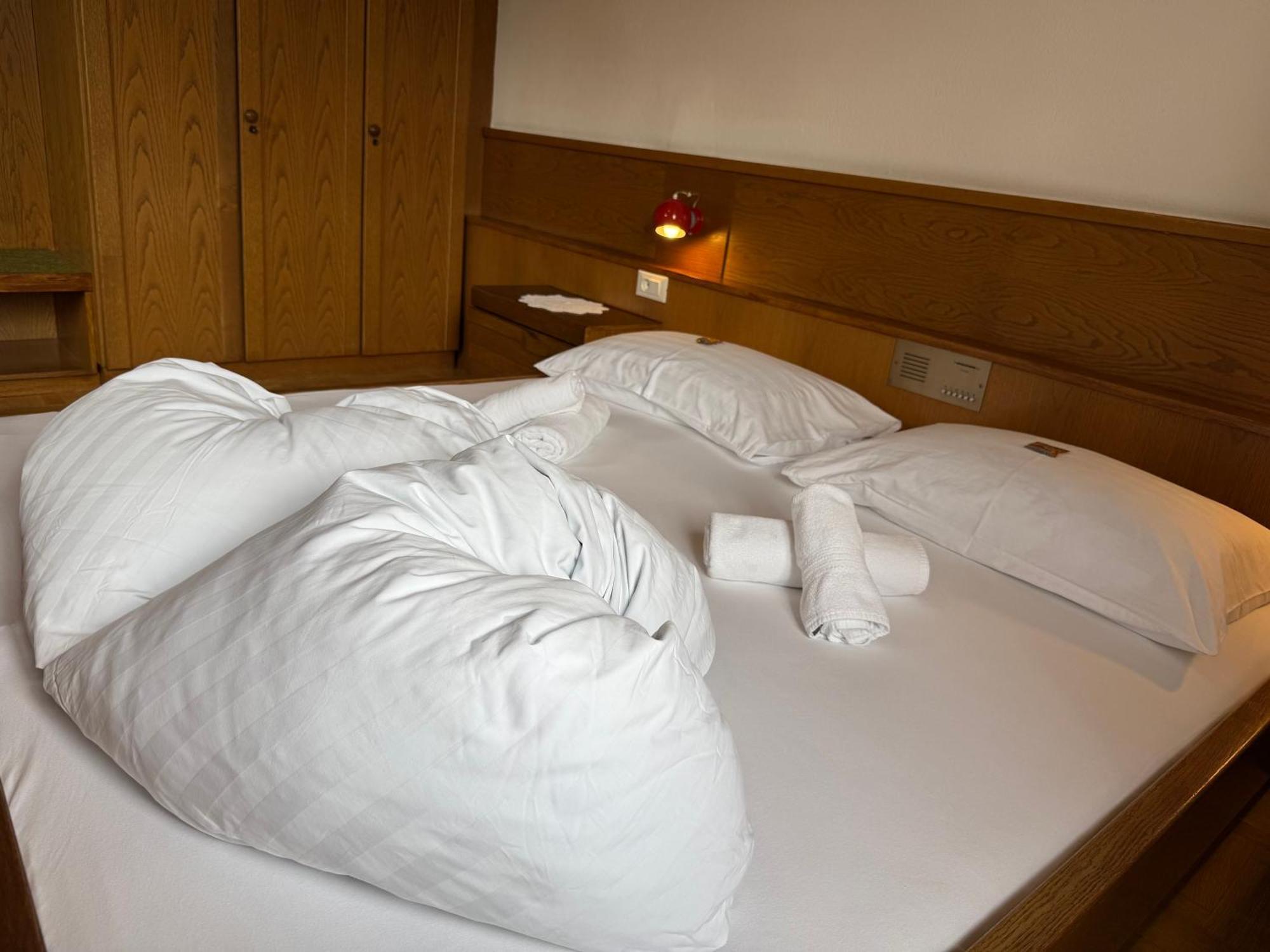 Gasthof Goldenes Lamm Vahrn Room photo