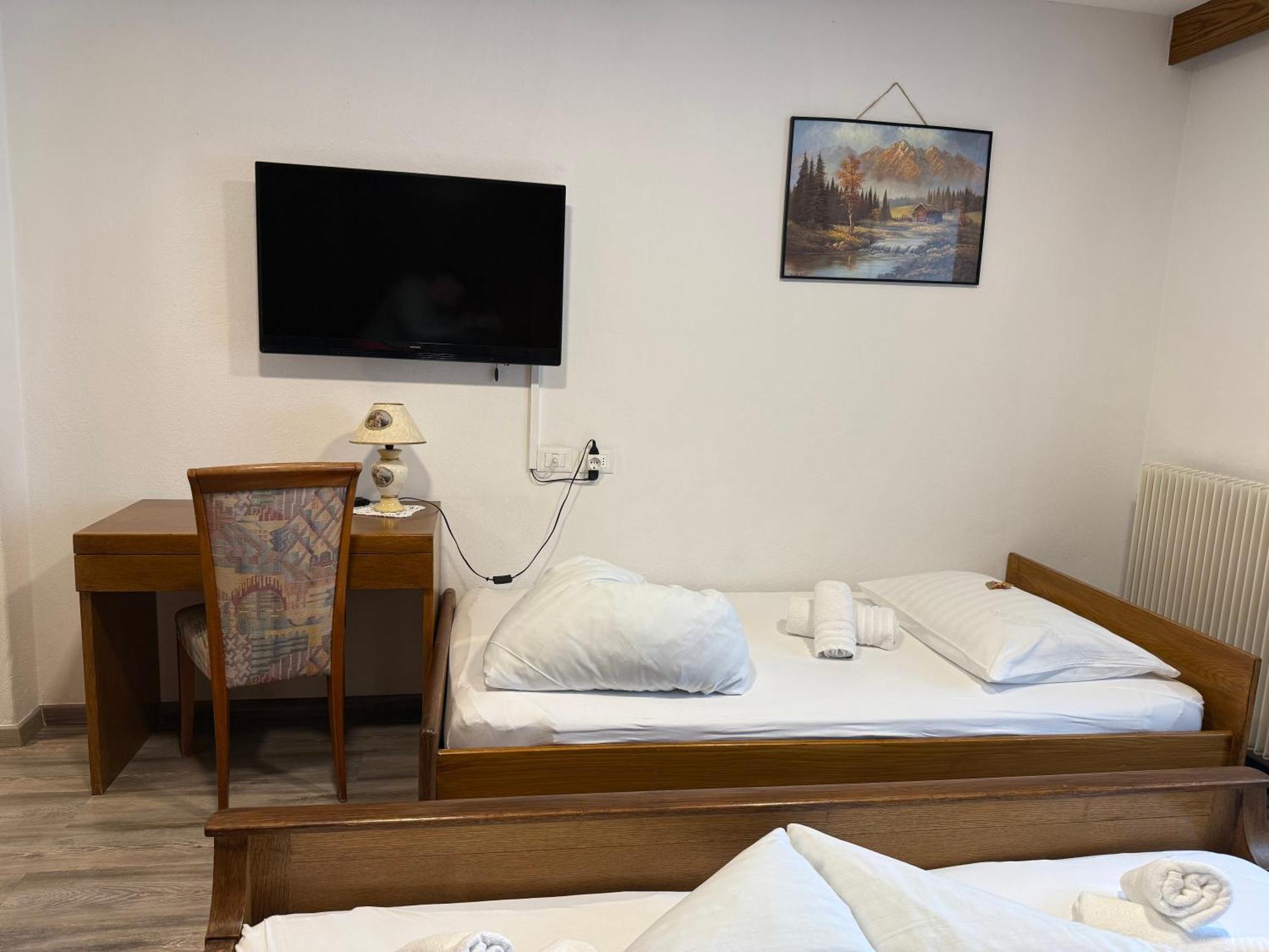 Gasthof Goldenes Lamm Vahrn Room photo