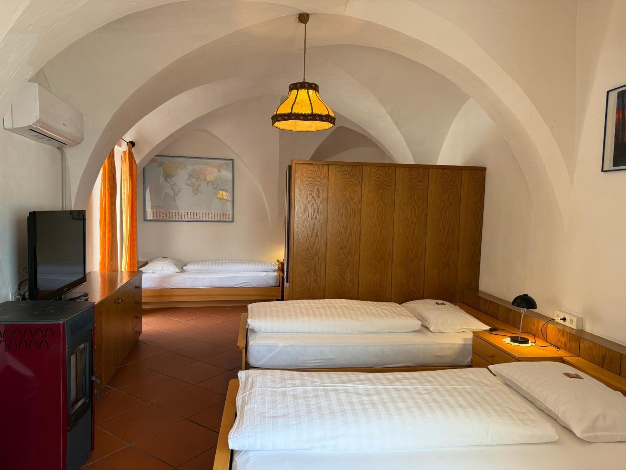Gasthof Goldenes Lamm Vahrn Room photo